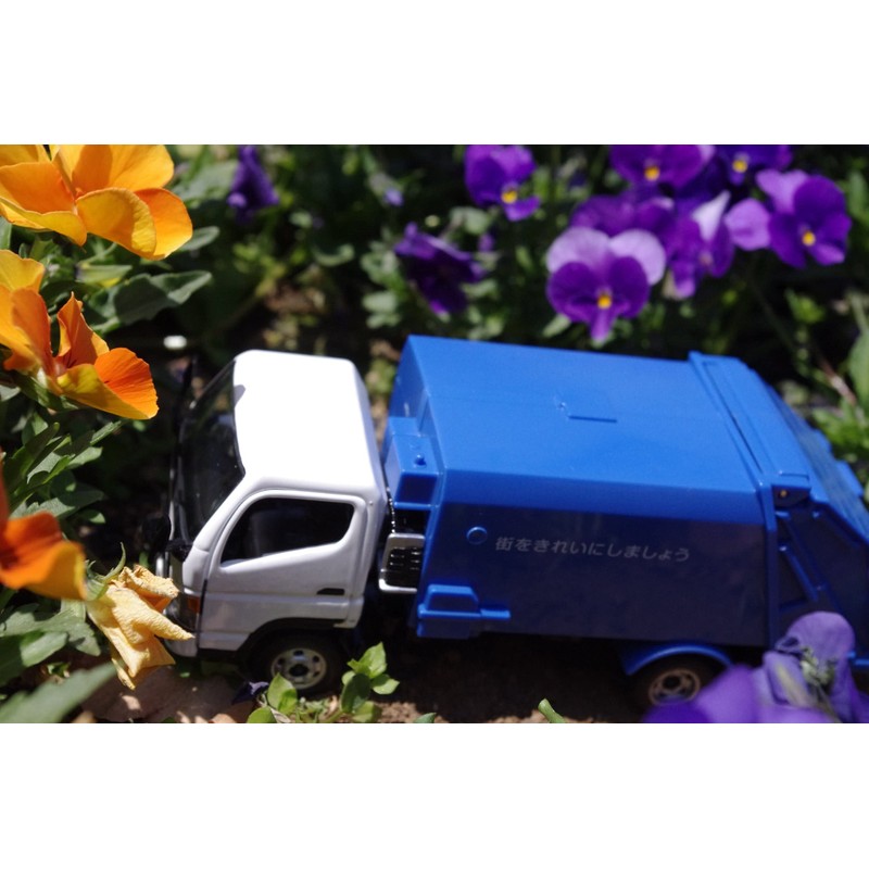 Diamond Pet Dk – 5106 1/43 Scale Mitsubishi Fuso Canter Cleaning Car