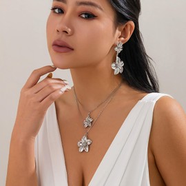 Flower Necklace and Earrings Set for Women Gold Spring Floral Jewelry Set with Adjustable Chain Lightweight Fashion Earrings Dainty Pendant Necklace for Everyday Wear