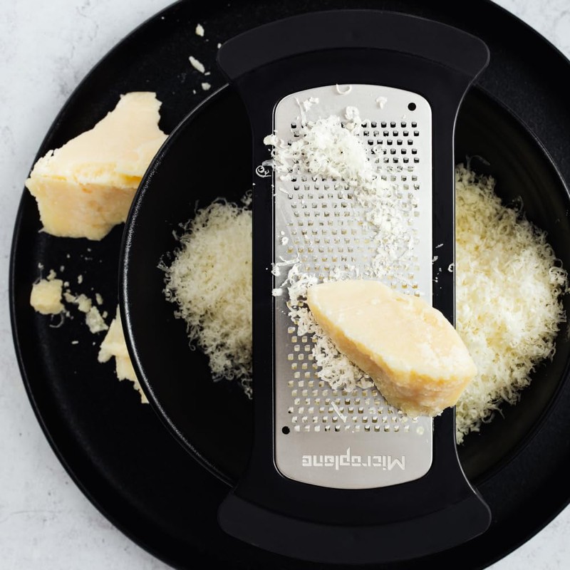 Microplane Mixing Bowl Grater Fine Grater for Zesting & Spicing
