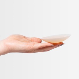 LUCILE Kit de Panties Adhesivos Sin Costuras y Nipple Covers Adhesivos | Ropa Interior Invisible Tipo C-Line Talla M/L con Pezoneras de Silicona Reutilizables | Cubiertas de Pezón con Micro Orillas