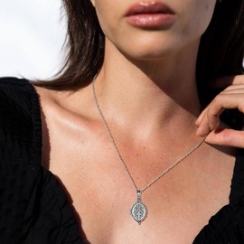 oGoodsunj Picture Locket Necklace Sterling Silver Oval-shaped Cross Hold Pictures Photo Pendant Memory Jewelry Gifts for Women, Medium, Silver, No Gemstone