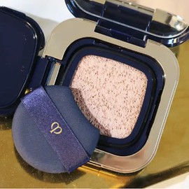 Clé de Peau Beaute Cle de Peau Beauté Radiant Cushion Foundation Dewy O10 15g / 끌레드뽀 보떼 래디언트 쿠션 파운데이션 듀이 O10 15g