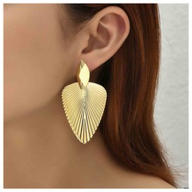 Inilbran Boho Exaggerated Leaf Stud Earrings Vintage Leaf Dangle Earrings Gold Metal Leaf Drop Earrings Punk Large Leaf Earrings Jewellery for Women and Girls, Alloy Steel