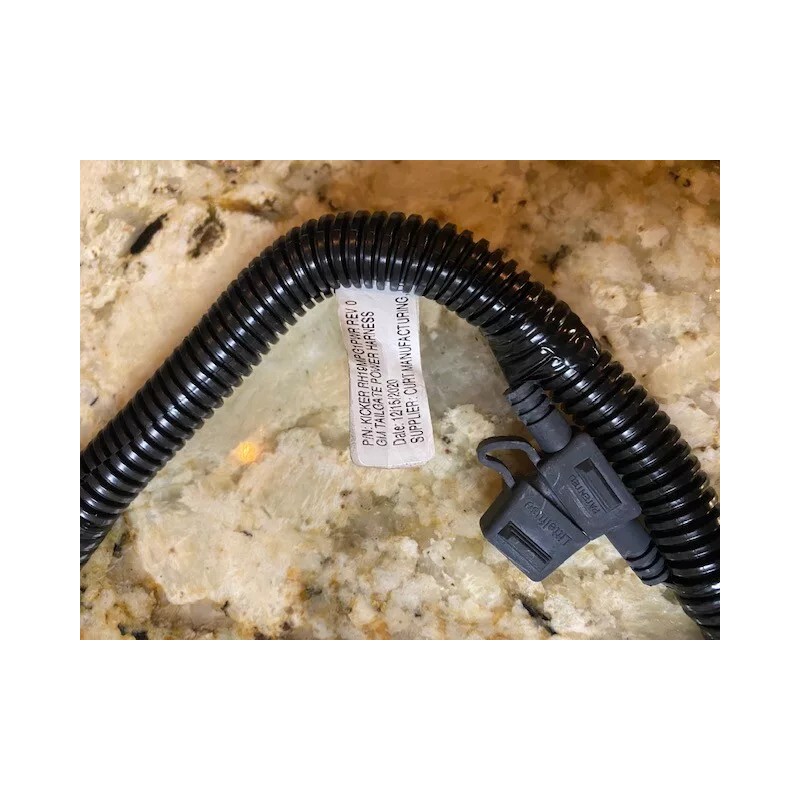 General Motors / Curt Curt / GM - Tailgate Kicker