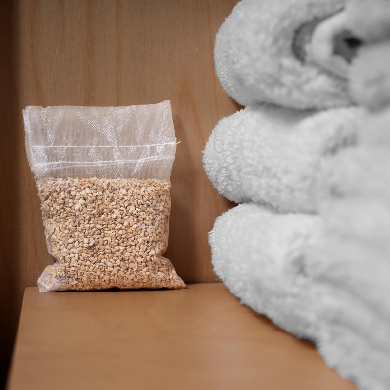 Victor M805 Scent-Away Natural Rodent Repeller – Peppermint Oil Mouse