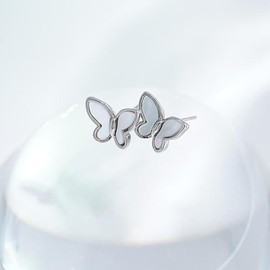 [Dreaming Fly] Aurora white mother-of-pearl butterfly earrings OTE122306MWI stone color / [Dreaming Fly]오로라 백자개 나비 귀걸이 OTE122306MWI 스톤컬러