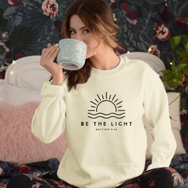 Sulayesh Christian Be The Light Sweatshirts for Women Religious Faith Jesus Bible Verse Graphic Shirts Loose Pullover Tops (Apricot,L)
