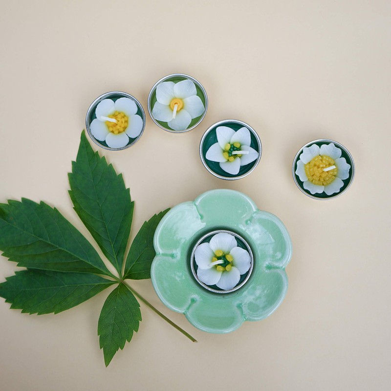 Assorted 8 Handmade White Garden Flower Scented Tealights