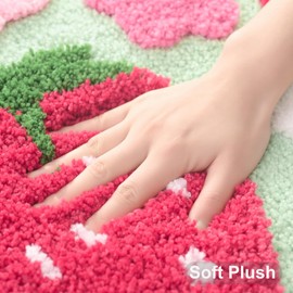 QJHOMO Green Bath Mat Non Slip Bathroom Mats 45 x 65 cm, Cute Strawberry Bathroom Accessories Flower Floor Mat, Thick Soft Microfiber Bathmat Machine Washable Bath Rug Absorbent Carpet for Bedroom