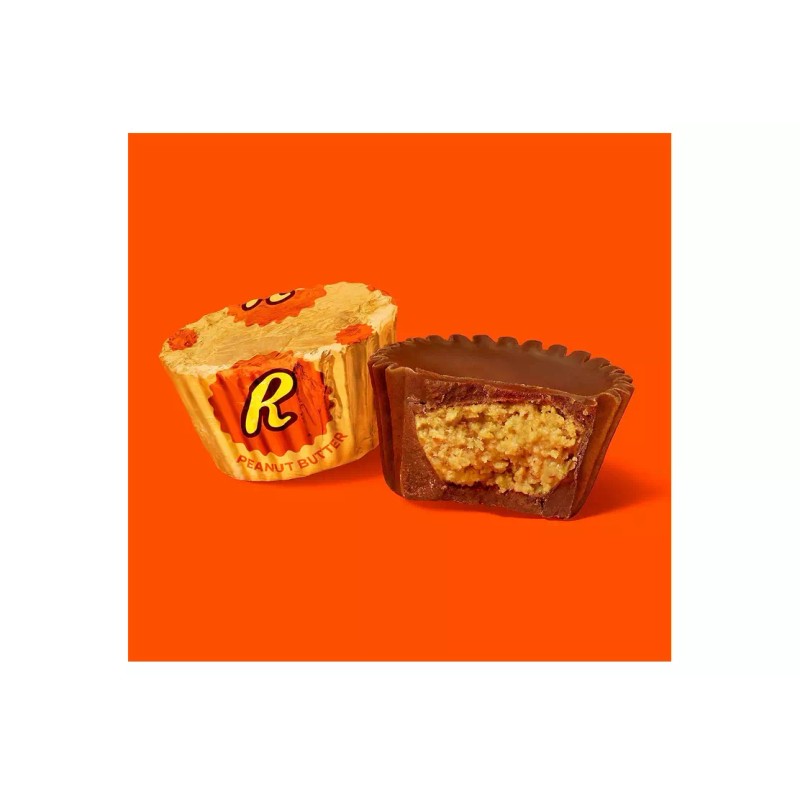REESE'S Milk Chocolate Peanut Butter Cups, Christmas Candy, Select Flavor