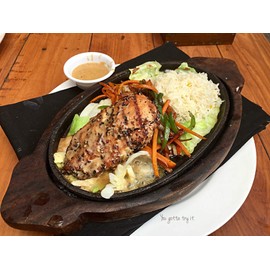 Sahishnu Online And Marketing Fajita Pan with Wooden Tray, Sizzling Brownie Sizzler Plate/Tray with Wooden Base Oval