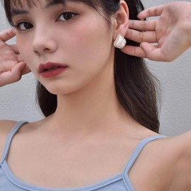 W WEILIRIAN Vintage Crystal Pearl Earrings Pearl Stud Earrings Gold Geometric Pearl Earrings Pearl Wedding Earrings Jewelry for Women and Girls Gifts