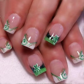 24Pcs St. Patrick's Day Press on Nails Short Square White French Fake Nails Glitter French Nail Art Tips Full Cover Acrylic Nails Four-Leaf Clover Designs Nude False Nails for Women Nail Decoration
