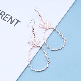 Allereyae Vintage Pineapple Dangle Earrings Gold Hollow Pineapple Earrings Large Metal Drop Dangle Earring Gold Hook Earrings Tropical Fruit Earrings Jewelry for Women and Girls