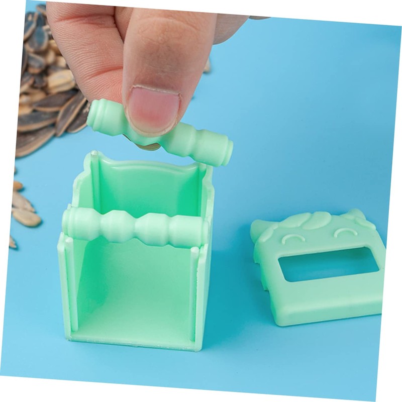 DOITOOL 2pcs Practical Ox Pattern Hand Melon Peeler Plastic Peeler