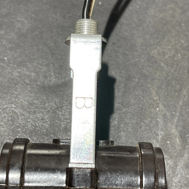 Triboro 2-Light Socket Cluster Pull Chain Lampholder 660W 125/250V