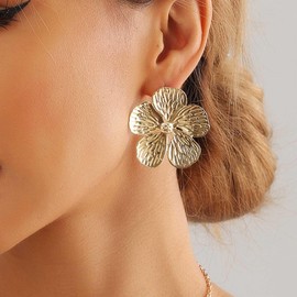 Xmsrn Vintage Matte Flower Stud Earrings Metal Flower Earrings Hammered Flower Earrings Gold Exaggerated Earrings Jewelry for Women and Girls