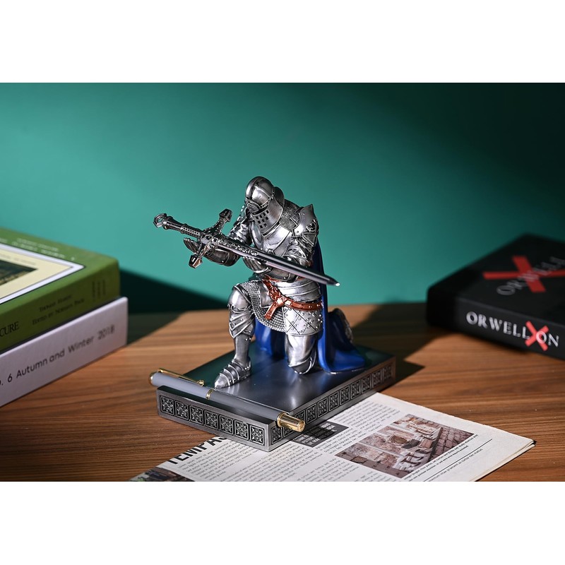 HDMbigmi King's Guard Leader Cloak Warrior Knight Pen Holder Mobile