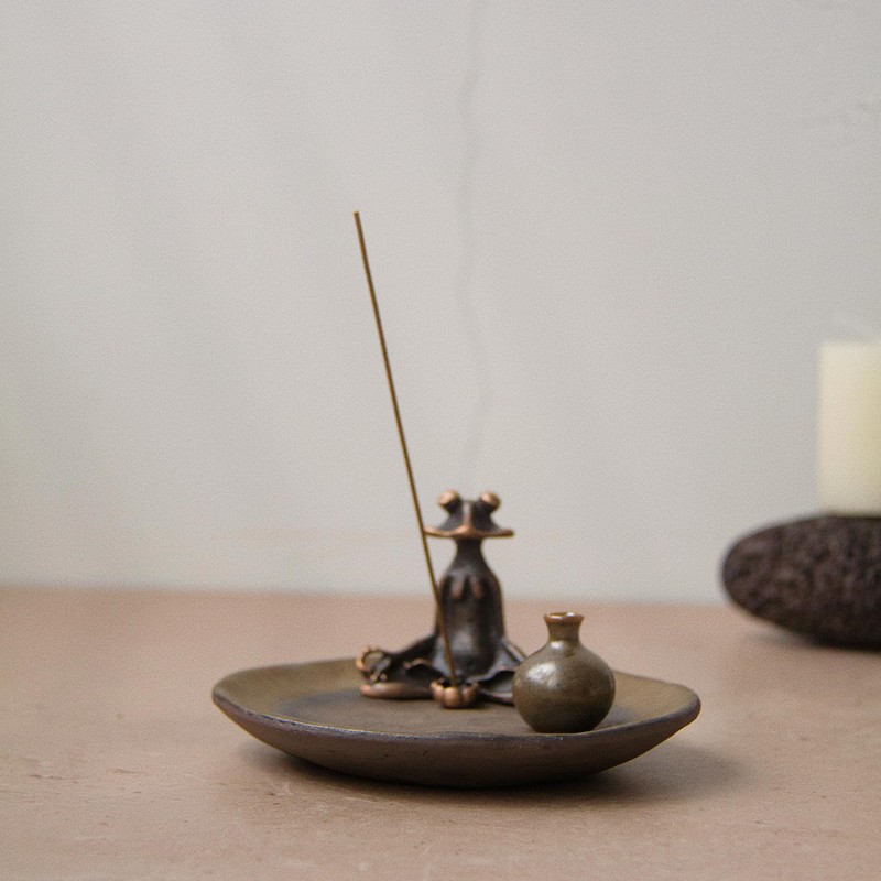 Frog-Vase Incense Holder,Rust-Glazed Rotus Ceramic Insence Stick Holder,Alloy Meditation Frog＆Mini