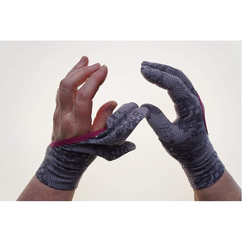 Regi's Grip Three Finger Gloves, Patchwork, Free Quilting, Machine Quilting,