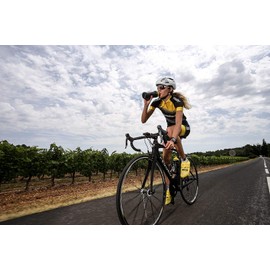 Isostar Sports Water Bottle 1000 ml - BPA Free - Water Bottle for Running, Cycling, Gym, Hiking - Practical and Leak-proof Push & Pull Closure