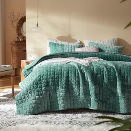 LEAONME Velvet Quilt Oversized California King-120''x120'', Lightweight Aqua Green Velvet Comforter Set with 2 Pillow Shams, Oversized Bedspread Coverlet Quilted Bedding Set for All Season