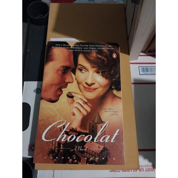 Chocolat by Joanne Harris (2000, Trade Paperback, Movie Tie-In)