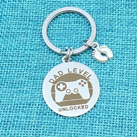 New Expecting Dad First Time Father's Day Gift Daddy to be, Soon to be New Dad Announce Pregnancy Keyring Dad Unlocked Key Chain with Baby Footprint Charm for Husband Christmas Birthday