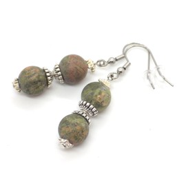 Damenohrringe und Halsketten-Schmuckset mit grünem Unakit-Perlenanhänger und tibetischen Perlen