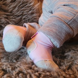 Hoppediz Unisex Baby Sock Holder Socks, 0-6 Months (Pack of 2), pink