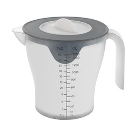 Metaltex Mixing Cup with Lid and Spout, Integrated Strainer and Non-Slip Base