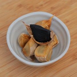 Black Garlic, Produced in Aomori Prefecture, Genki Black Garlic, 7.1 oz (200 g) x 2 Piece Set, Includes Cleaning Cloth