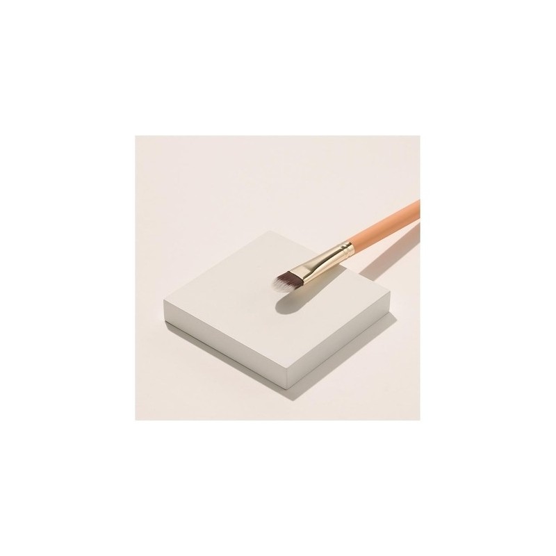 215 Finish Concealer Brush / 215 피니쉬 컨실러 브러쉬