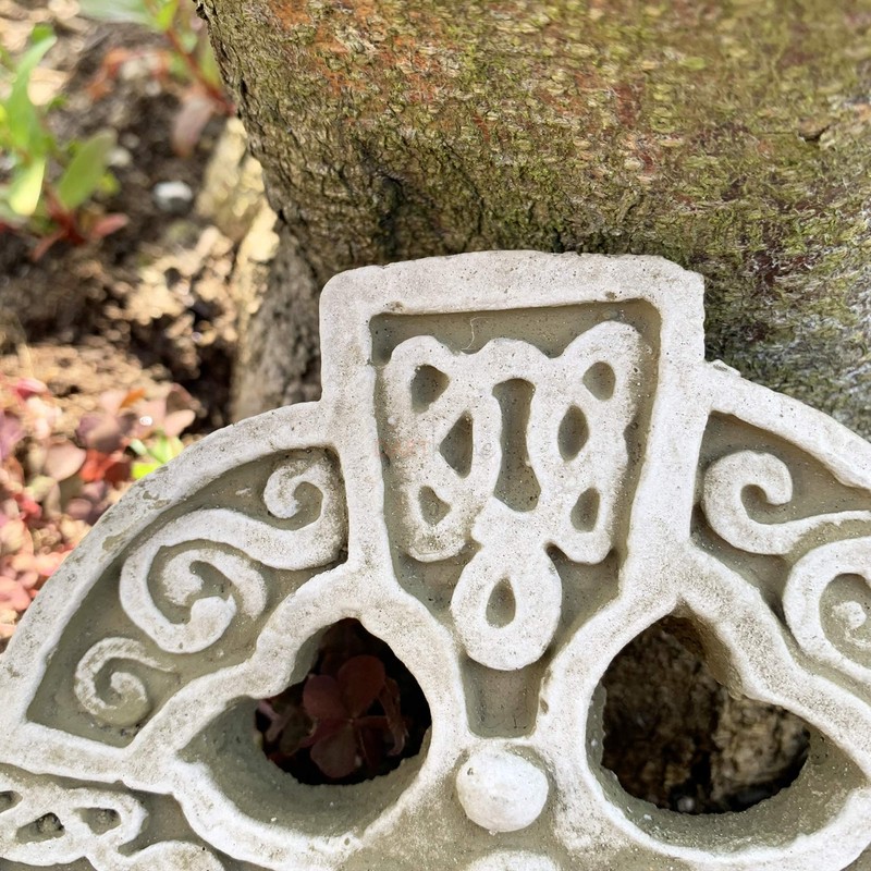 Darthome Ltd Ancient Stone Celtic Cross Tile Hanging Garden Ornament
