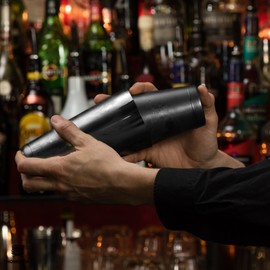 Homestia Boston Cocktail Shaker Set, 18oz & 28oz Stainless Steel Weighted Shaker Tins, Metal Martini Shaker Drink Mixer for Bartending, Professional Bar tools for Bartender (Black)