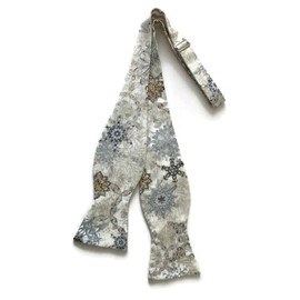 Holiday Bow Ties Mens Self-tie Bow Tie Champagne Silver Metallic Snowflakes, Adult (Adult)