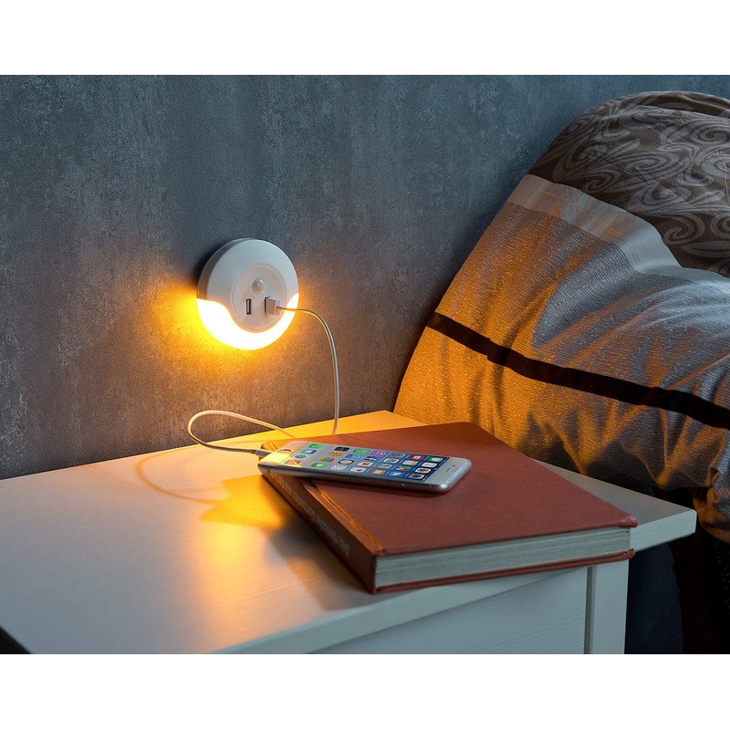 Luminea USB Power Supply: LED Socket Night Light with PIR