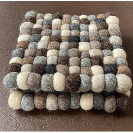 maylow Yoga mit Herz felticrafts Pot Coasters Made of Felt Handmade Colourful Felt Balls 16.5 x 16.5 cm (Set of 2 Grey - Square, 16.5 x 16.5 cm)