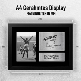 HWC Trading FR A4 Geoff Hurst & Martin Peters England Gifts Printed Autograph For Fans And Fans - A4 Framed