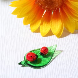 Gtziqa Mini Ladybug Decor Crystal Figurines, Green Leaf Glass Ladybug Gifts Lady Bugs Decor Hand Blown Glass Animals Insect Small Figurines Home-Decor Collectible Figurine