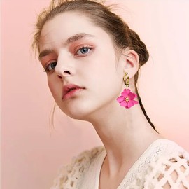 YUNXI Boho Flower Stud Earrings for Women Floral Flower Earrings with Gold Bud Design Minimalist Jewelry (Hot Pink)