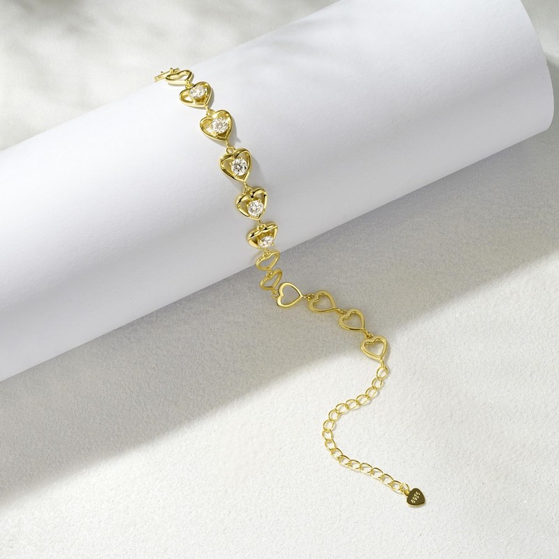 TIMEFASHION 4mm Heart Moissanite Lin Bracelet for Women (Gold)