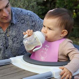 Chicco Vaso de Transición, Vaso antigoteo para bebé de 200 ml, con boquilla ergonómica de silicona, doble válvula antigoteo y 0% BPA, 4M+, Gris