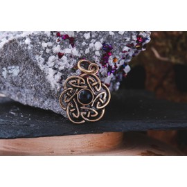 Windalf Nuada Women's Jewellery Pendant 2.5 cm Celtic Knot Onyx Bronze, Bronze, Onyx