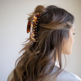 French Amie Contour Amber Large 4 ¾” Handmade Cellulose Hair Grip Claw Clip Clamps Indoor Outdoor for Women and Girls for Thick Hairs (Amber)