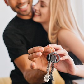 GOWEILE 2 Pcs Promise Keychain Gift Pinky Promise Gift Couple Gifts Matching Couples Stuff Gifts for Boyfriend Girlfriend Best Friend Him Her Matching Keychains