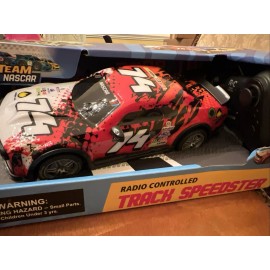 TEAM NASCAR RC RADIO CONTROLLED TRACK SPEEDSTER 74 RED BNIB