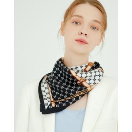 Daks (신세계센텀점)SILK100% 블랙 실크 스퀘어 스카프 DCSC2F021 (Sinsaege Centum City) SILK 100% Black Silk Square Scarf DCSC2F021