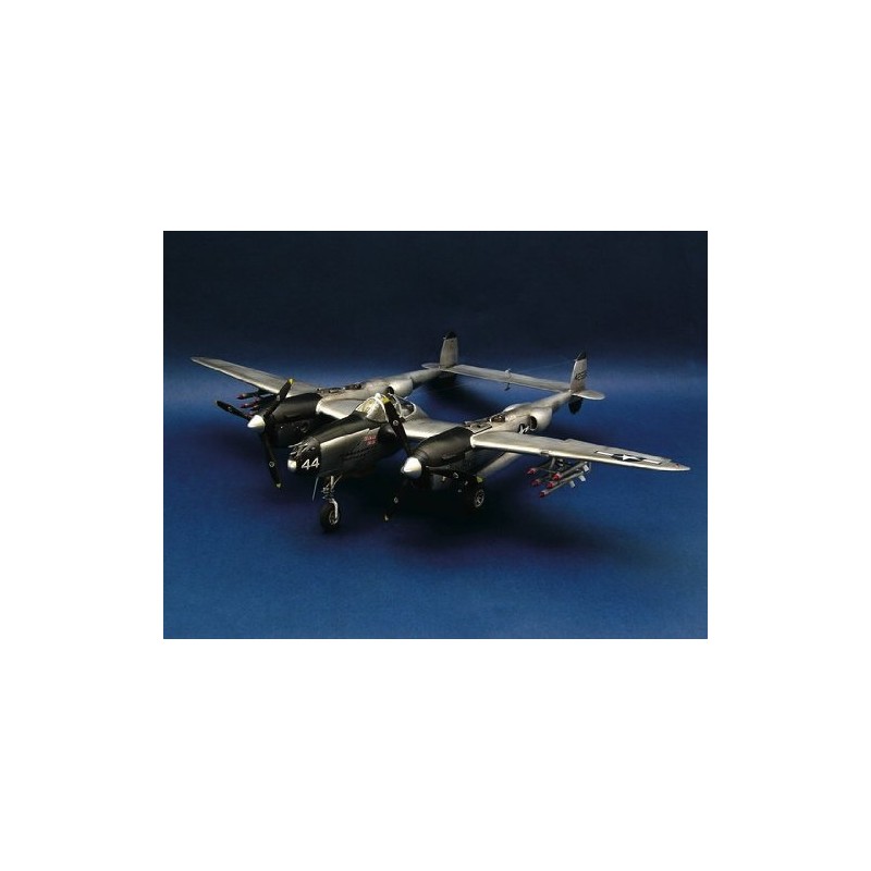 Trumpeter 1/32 P38L-5-LO Lightning Fighter