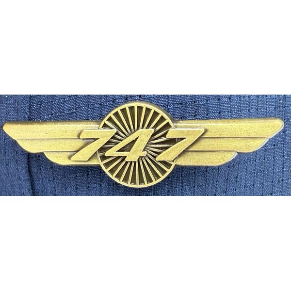 Boeing 747 The Queen WINGS Pilot Crew Gold Uniform Pin